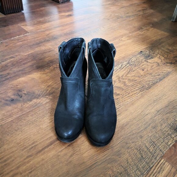 Vince Camuto  Black Leather Ankle Boots Size 6 - Picture 2 of 8